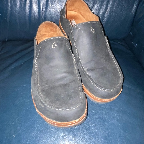 Olukai Moloa Black Leather Slip On Loafers. Barely worn good condition.Sz. 11. - Picture 3 of 9